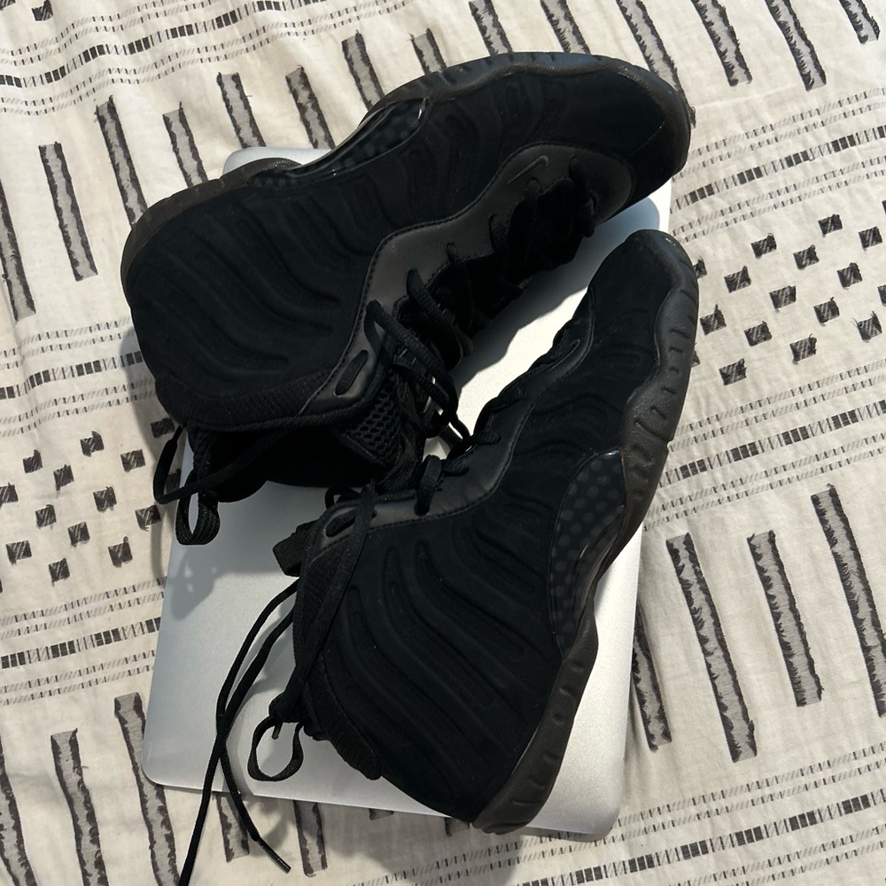 Youth Nike black foamposites
